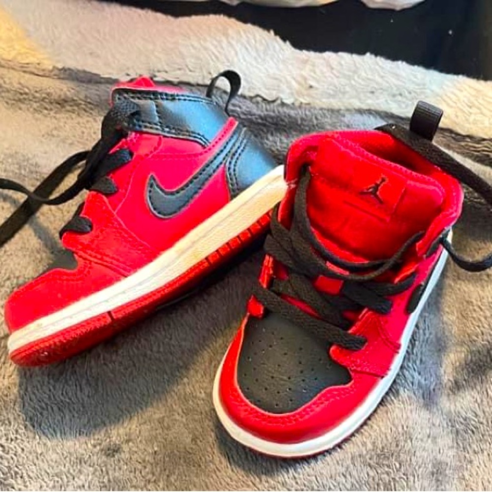 Kids red Jordan 1’s